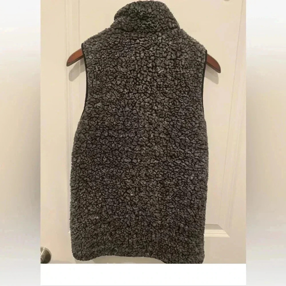 ZESICA SLEEVELESS FUZZY FLEECE ZIPPER VEST Women’s Size Small - Picture 4 of 6